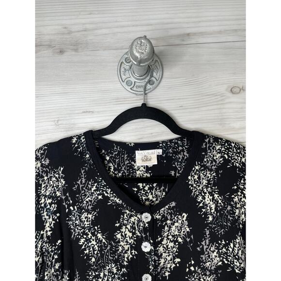 Very Vineyard Shirt Womens Small Black White Floral Button Front Henley Rayon - Picture 2 of 8